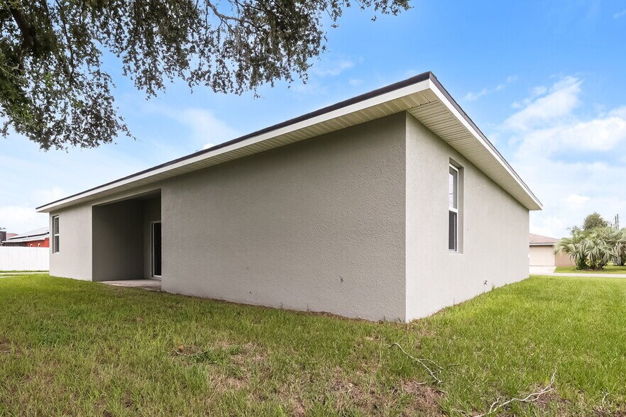 Building Photo - 602 Madrid Dr