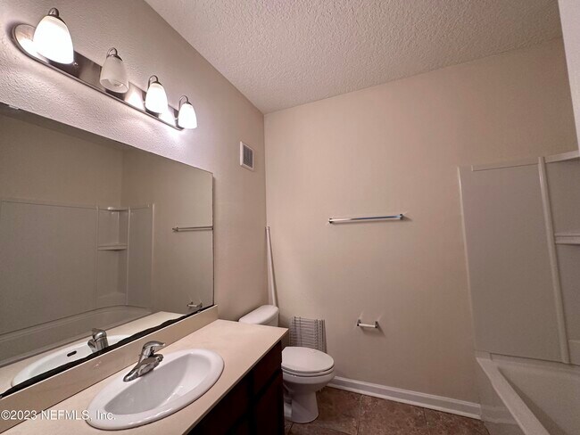 Building Photo - 4908 Key Lime Dr