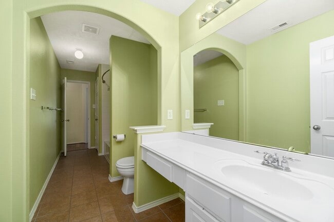 Building Photo - 14423 Dakota Bend Dr