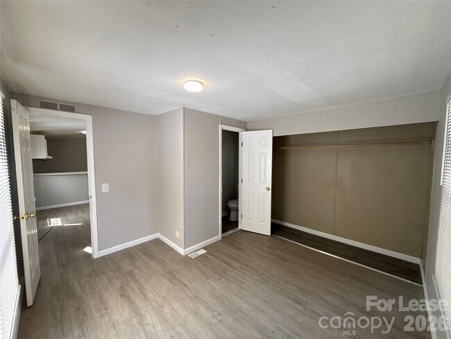 Building Photo - 306 Huffstetler Rd