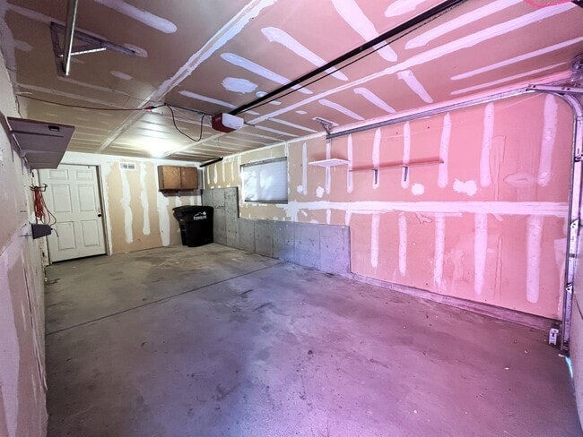 Building Photo - 3316 Riverside Dr