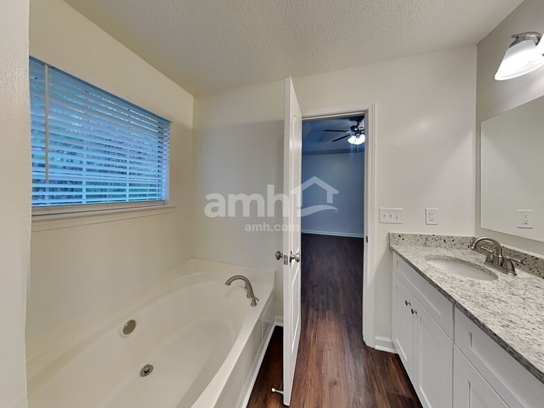 Building Photo - 30 Cheyenne Dr