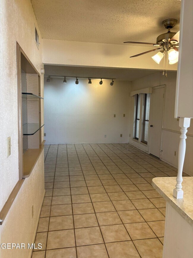 Building Photo - 1601 Common Dr