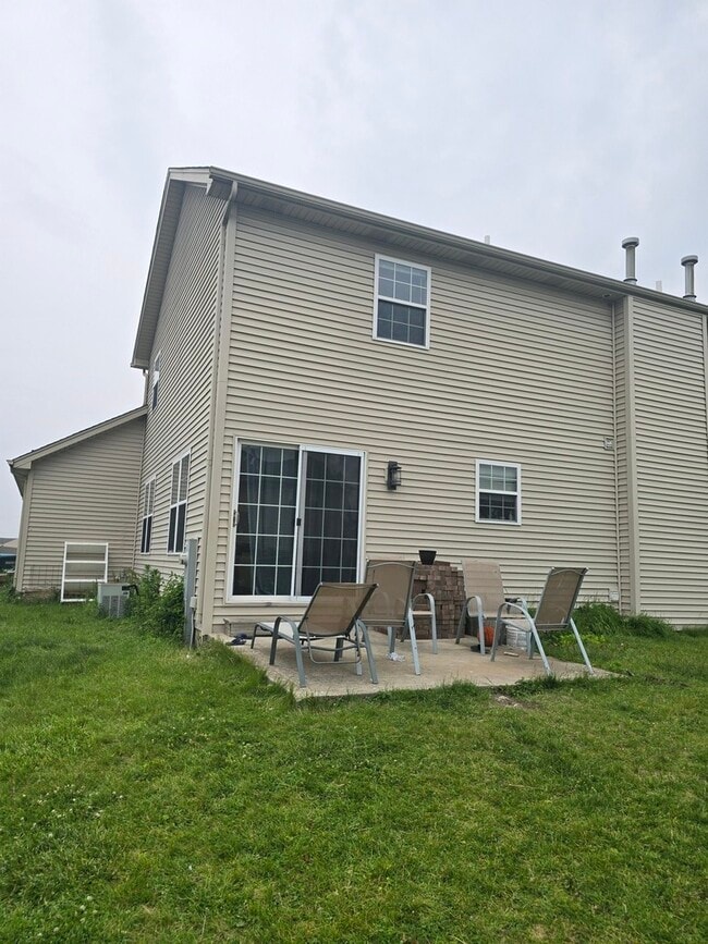 Building Photo - 603 Circle Dr