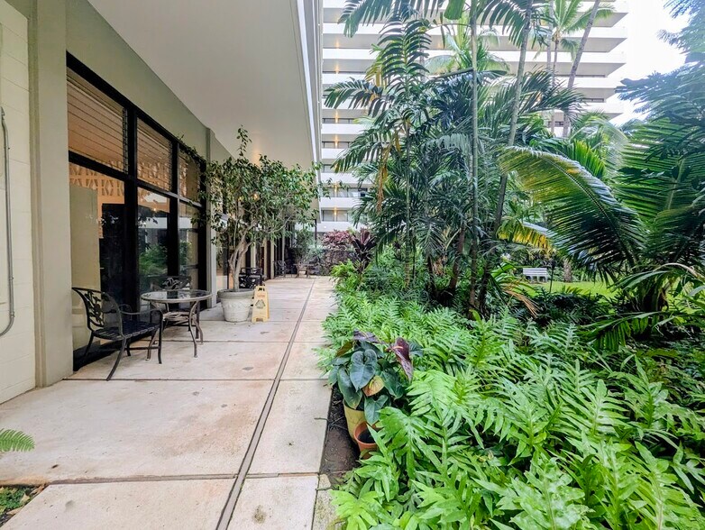 Building Photo - 425 Ena Rd