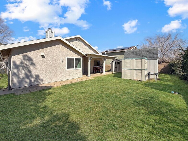 Building Photo - 2500 Topaz Ln