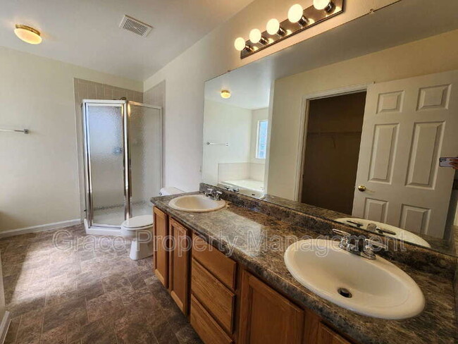 Building Photo - 553 Arbor Dr