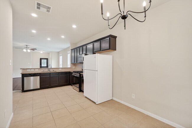 Building Photo - 12027 Rockridge Falls Dr