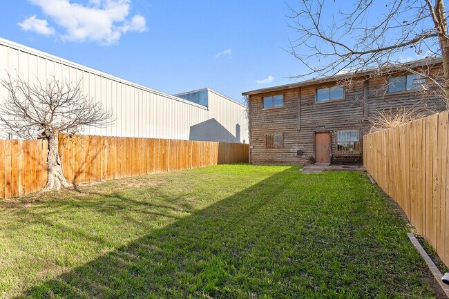 Building Photo - 1303 Conway Dr