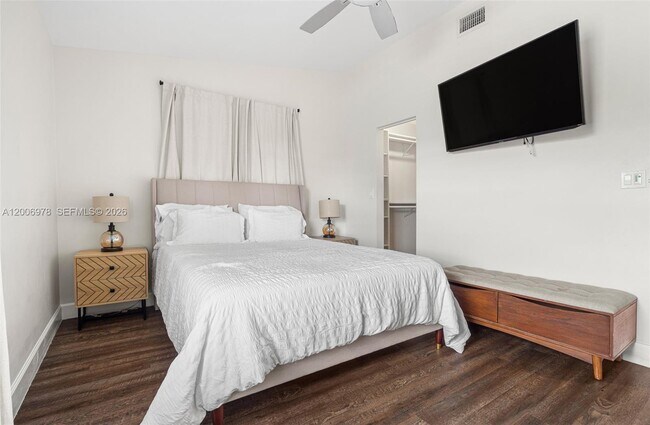 Building Photo - 9161 Vineyard Lake Dr