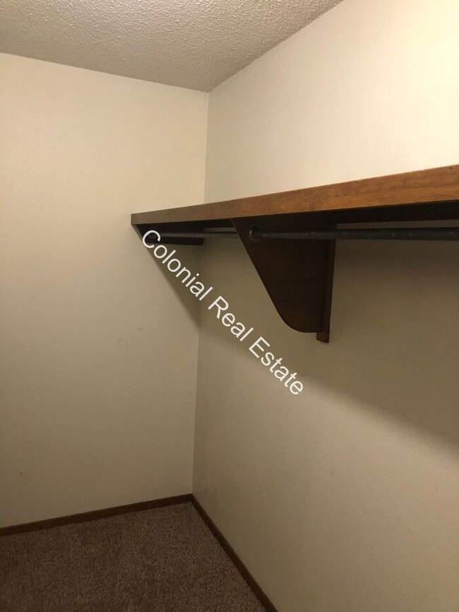 Building Photo - 1 bed 1 bath apartment w/ On site laundry ...