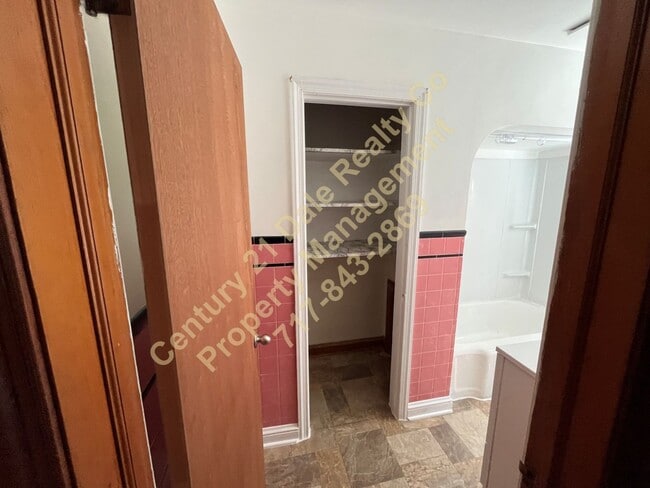 Building Photo - Lovely 3 Bedroom 1 bath all One Level Home...
