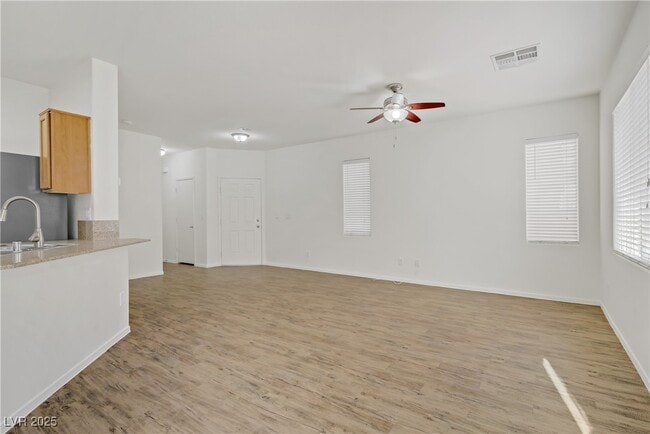 Building Photo - 9535 Stills Way