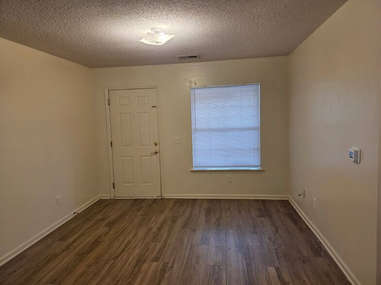 Building Photo - 101 Charles Ave