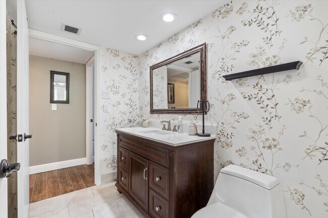 Building Photo - 1 Harbourside Dr