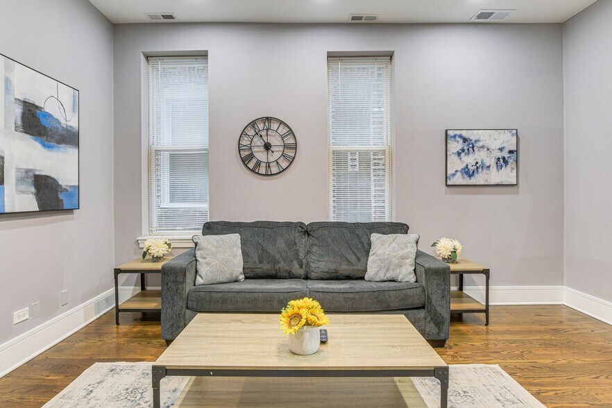 Building Photo - 2148 W Chicago Ave