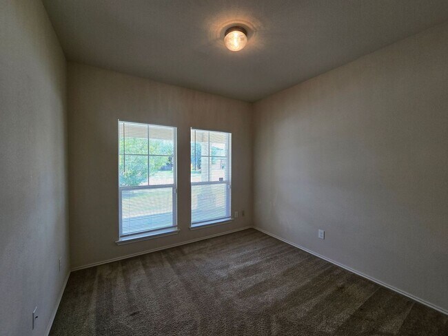 Building Photo - 4804 Bayer Hollow Dr