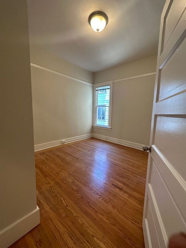 Building Photo - 2108 Hayes St