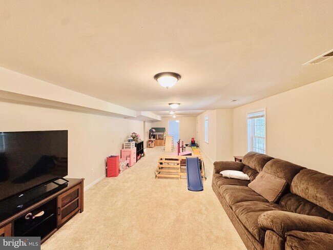 Building Photo - 5 Averil Ct