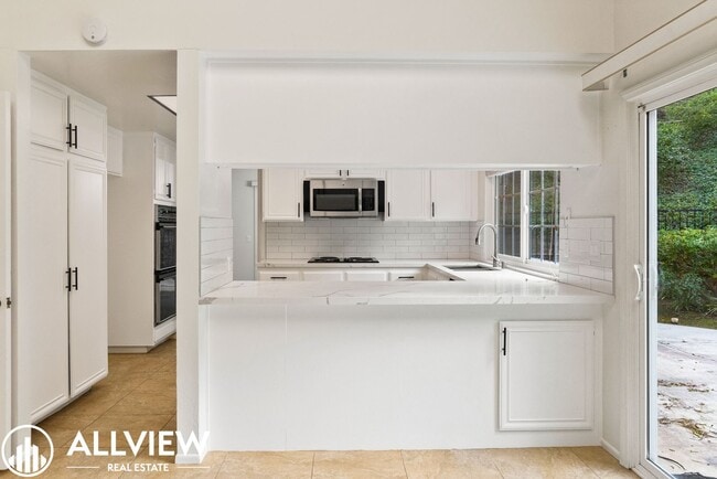 Building Photo - Spacious 4 bed, 2.5 bath Home Available Now in the Turtle Rock community