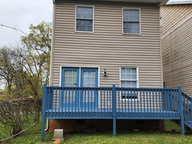 Building Photo - Two Bedroom w/Loft