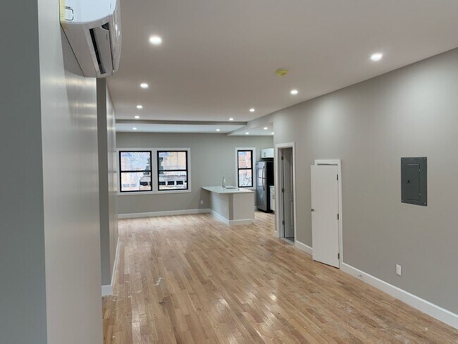Building Photo - 102 Colonie St