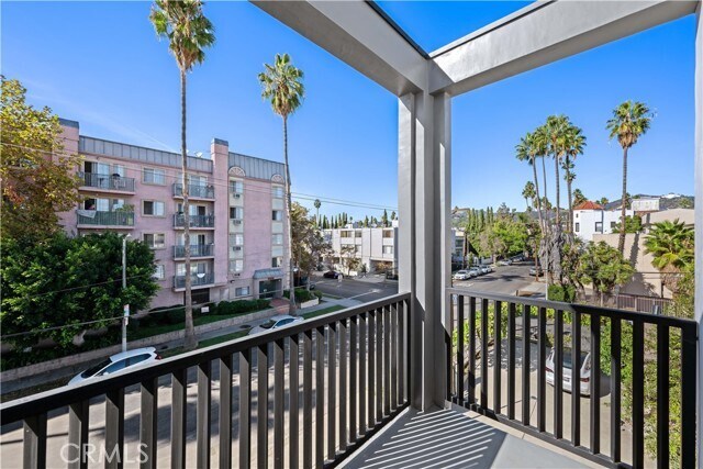 Building Photo - 1340 N Kingsley Dr