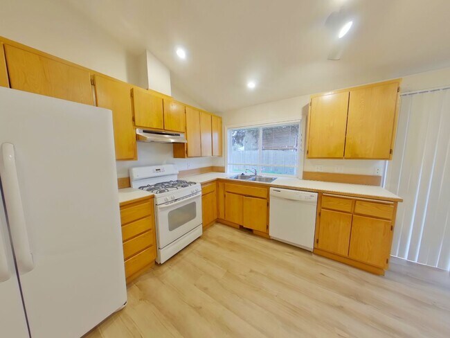 Building Photo - 2310 Snelling Dr