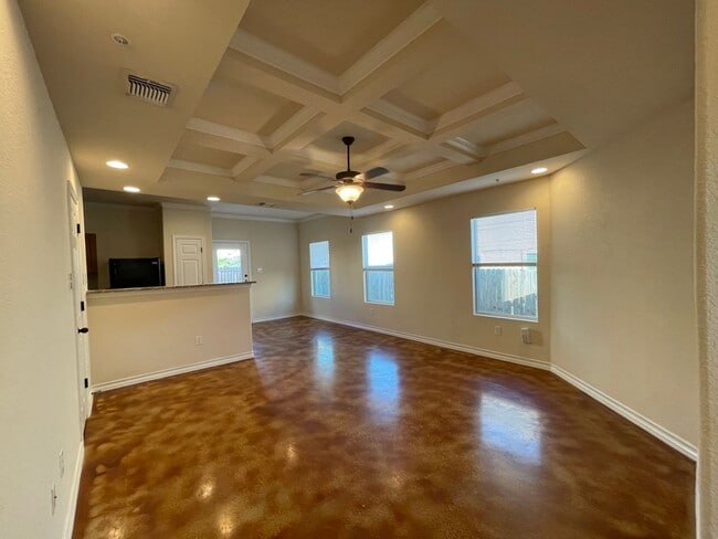 Building Photo - Town home for rent