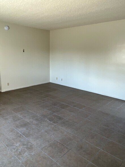 Building Photo - 12625 San Fernando Rd