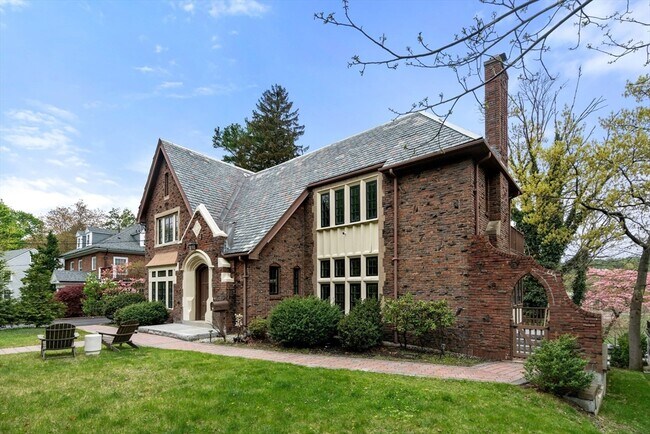 Building Photo - 17 Chestnut Hill Terrace