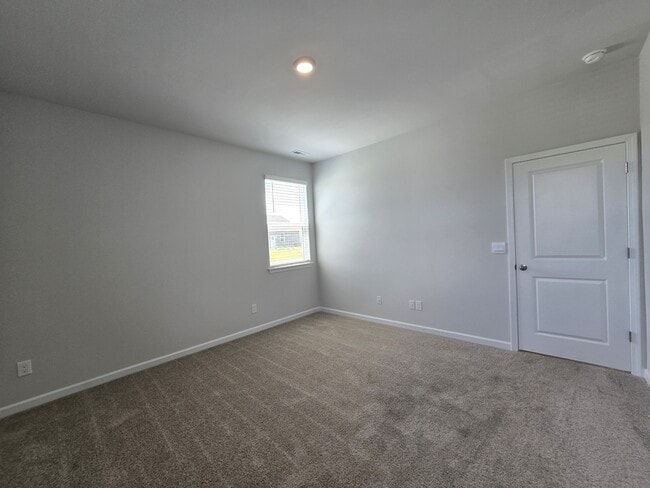Building Photo - 77 Bonaparte St