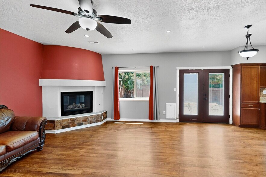 Building Photo - 244 Glenridge Park Ln NE
