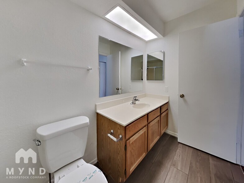 Building Photo - 6842 W State Ave