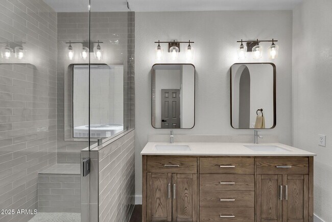 Building Photo - 6245 E Star Valley St