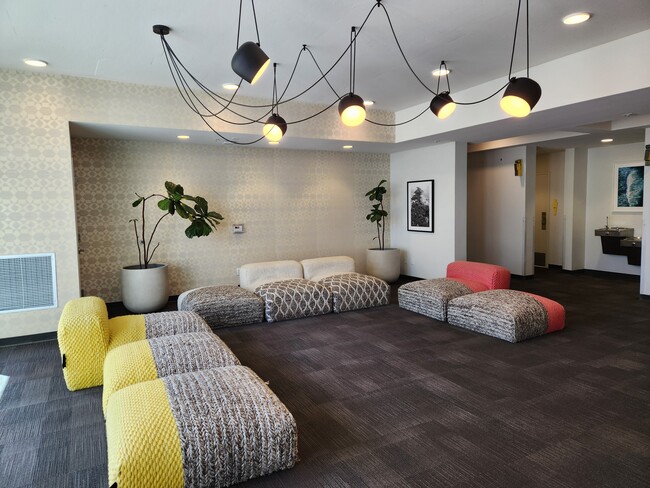 Building Photo - 988 Halekauwila St