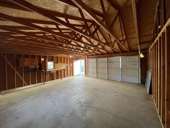 Building Photo - 602 E Bird St