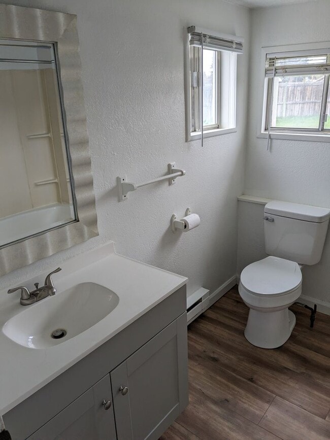 Building Photo - 3 Bed 2 Bath House Near Downtown Belgrade - Dogs Negotiable!