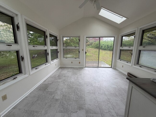 Building Photo - 3 Bedroom Home with Carport in Blacksburg