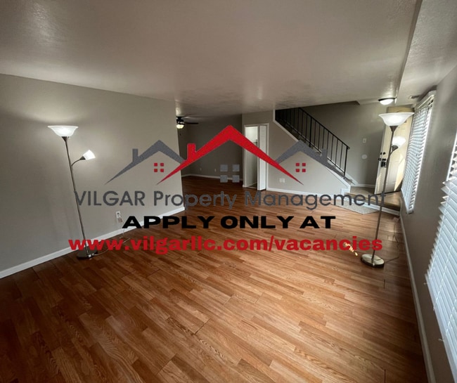 Building Photo - Spacious 3 Bed / 1.5 Bath Town-Home in Mer...