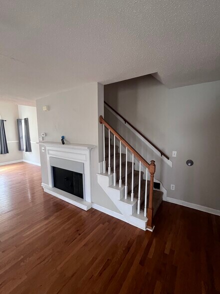 Building Photo - 218 Brookfield Cir