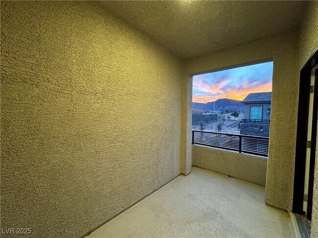 Building Photo - 337 Laurel Peak Dr