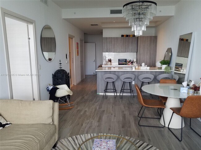 Building Photo - 801 S Miami Ave