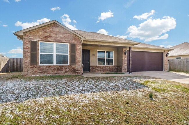 Building Photo - 848 NW Evans Cir