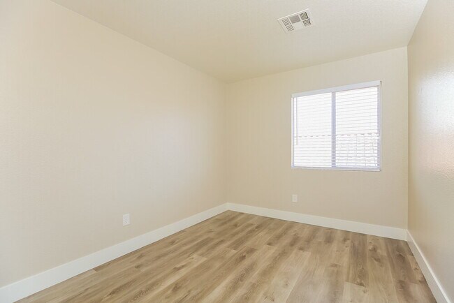 Building Photo - 7933 Hollow Pine St