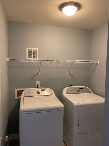 Building Photo - 2097 Shady Pond Dr