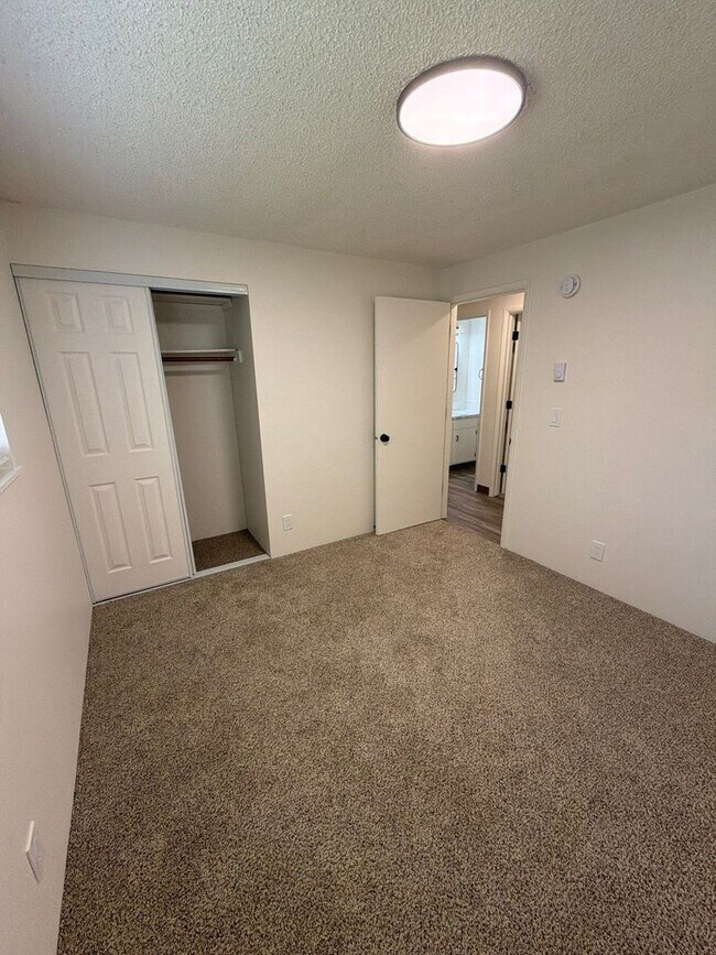 Building Photo - 1040 Lamplite Ln