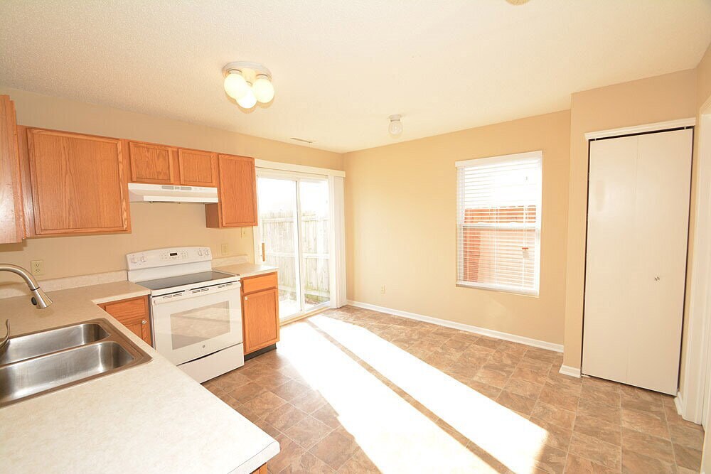 Building Photo - 911 Bentgrass Dr