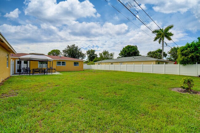 Building Photo - 15021 Jackson Rd