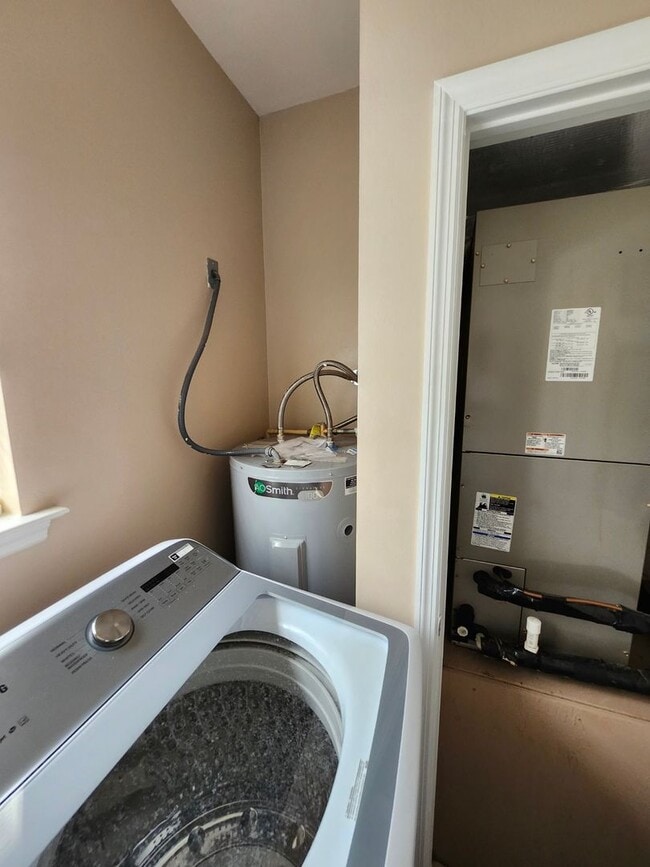 Building Photo - Close to Everything